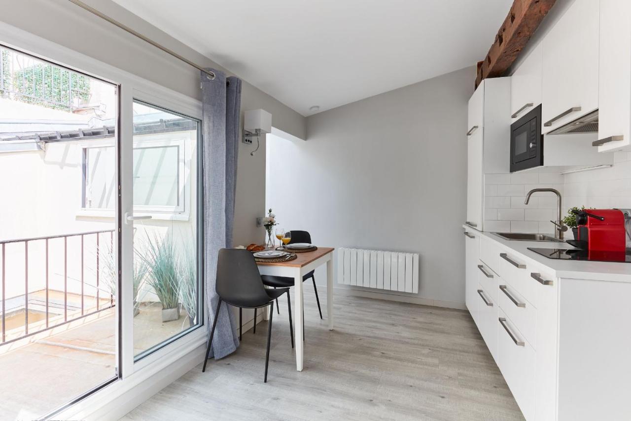 St Germain Des Pres With Balcony - Cityapartmentstay * Parijs